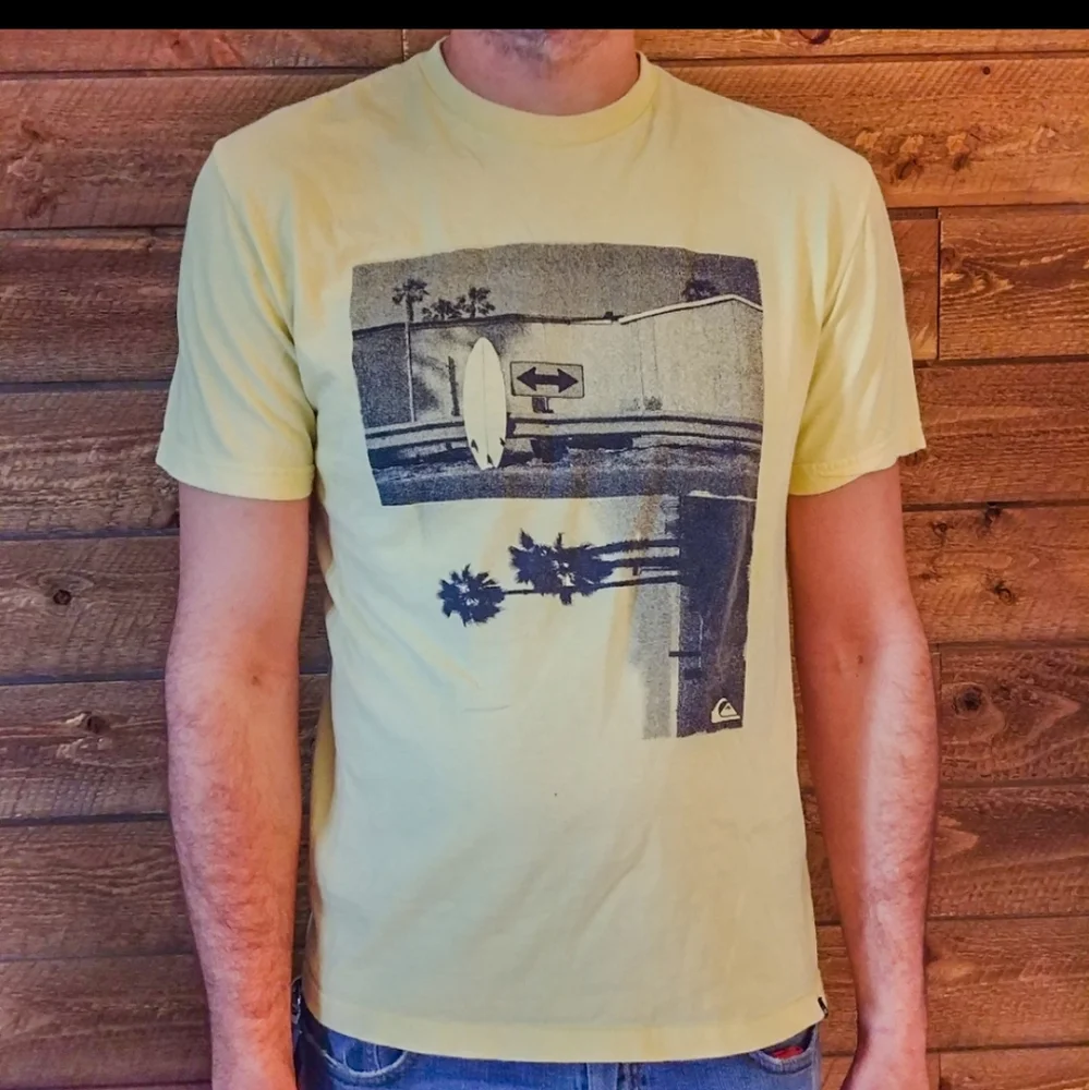 Quiksilver Slim Fit Yellow and Black Tee T11 - Picture 1 of 7
